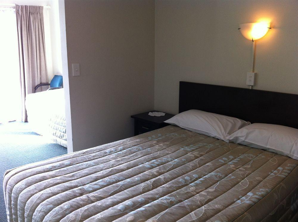 88 Wallace Court Motel Веллингтон Экстерьер фото