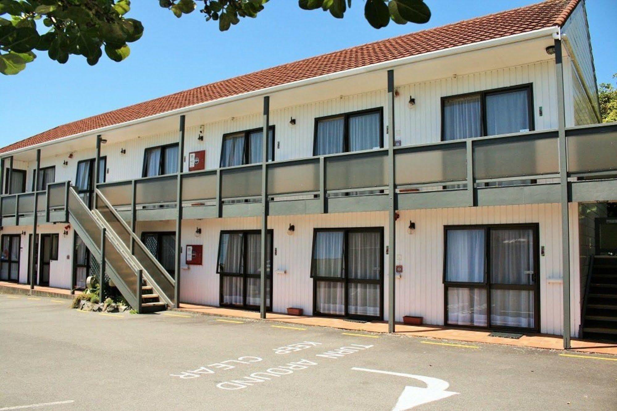 88 Wallace Court Motel Веллингтон Экстерьер фото