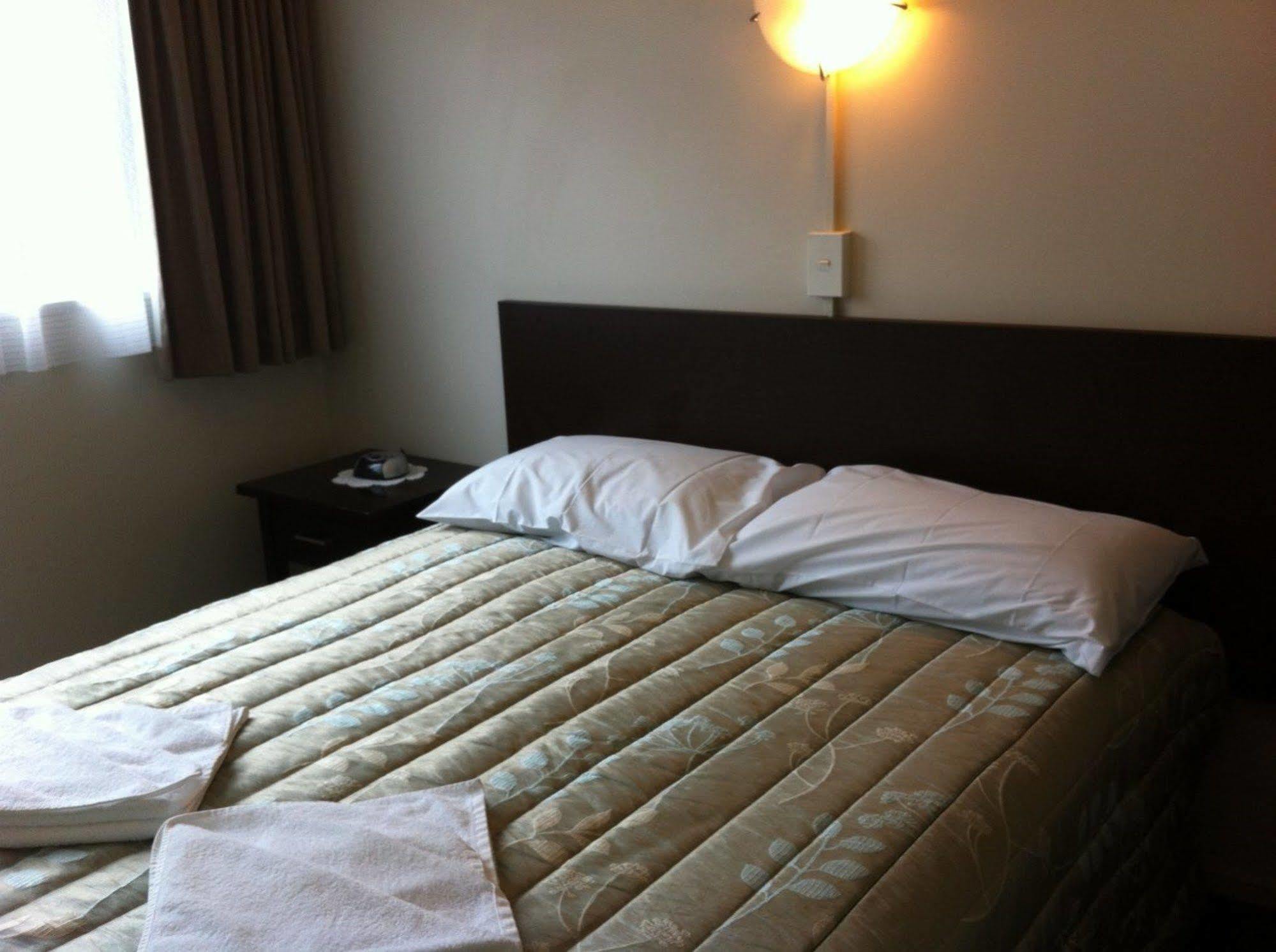 88 Wallace Court Motel Веллингтон Экстерьер фото